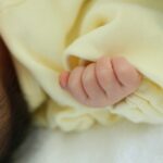 帝王切開で男の子を産んだ。トメ「可愛い赤ちゃんありがとうね。」と部屋に来て切開のとこなぐって血まみれ。